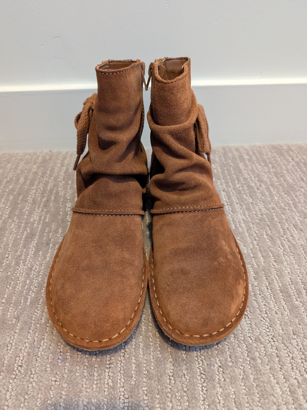 NWOT Women's Clarks Mocassin Style Boots - Picture 2 of 8